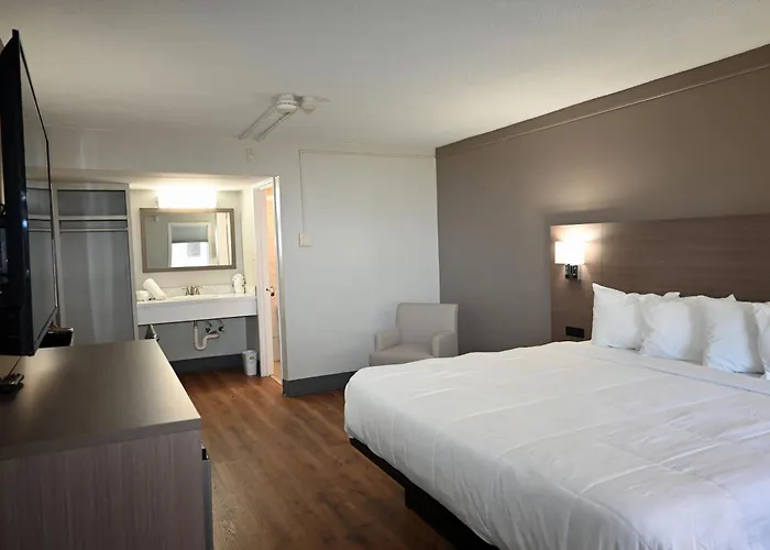 Whalers Inn And Suites