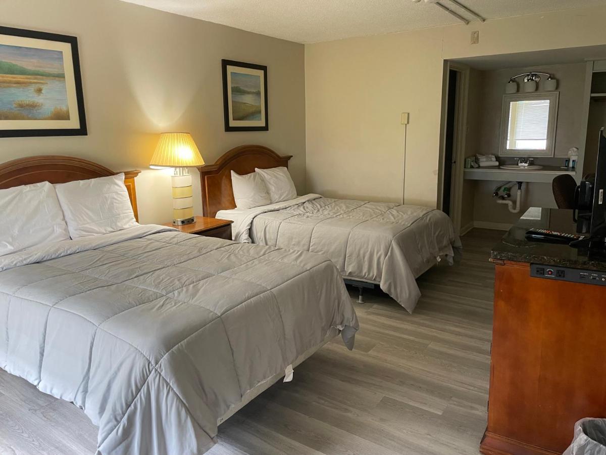 Motel Whalers And