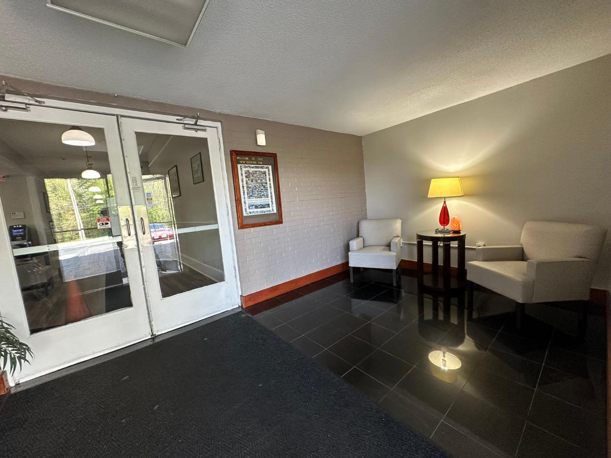 Motel Whalers And