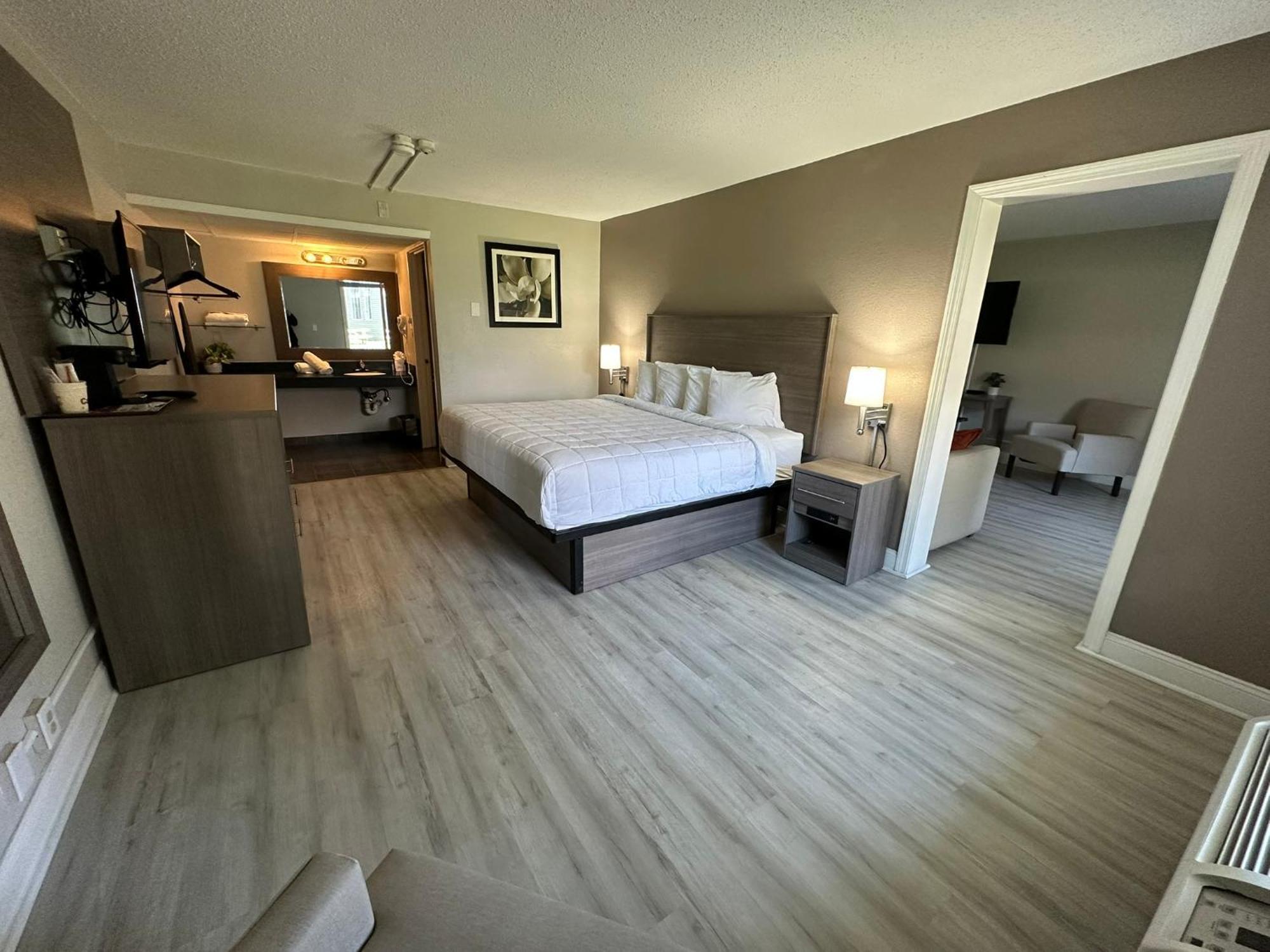 Whalers And Motel