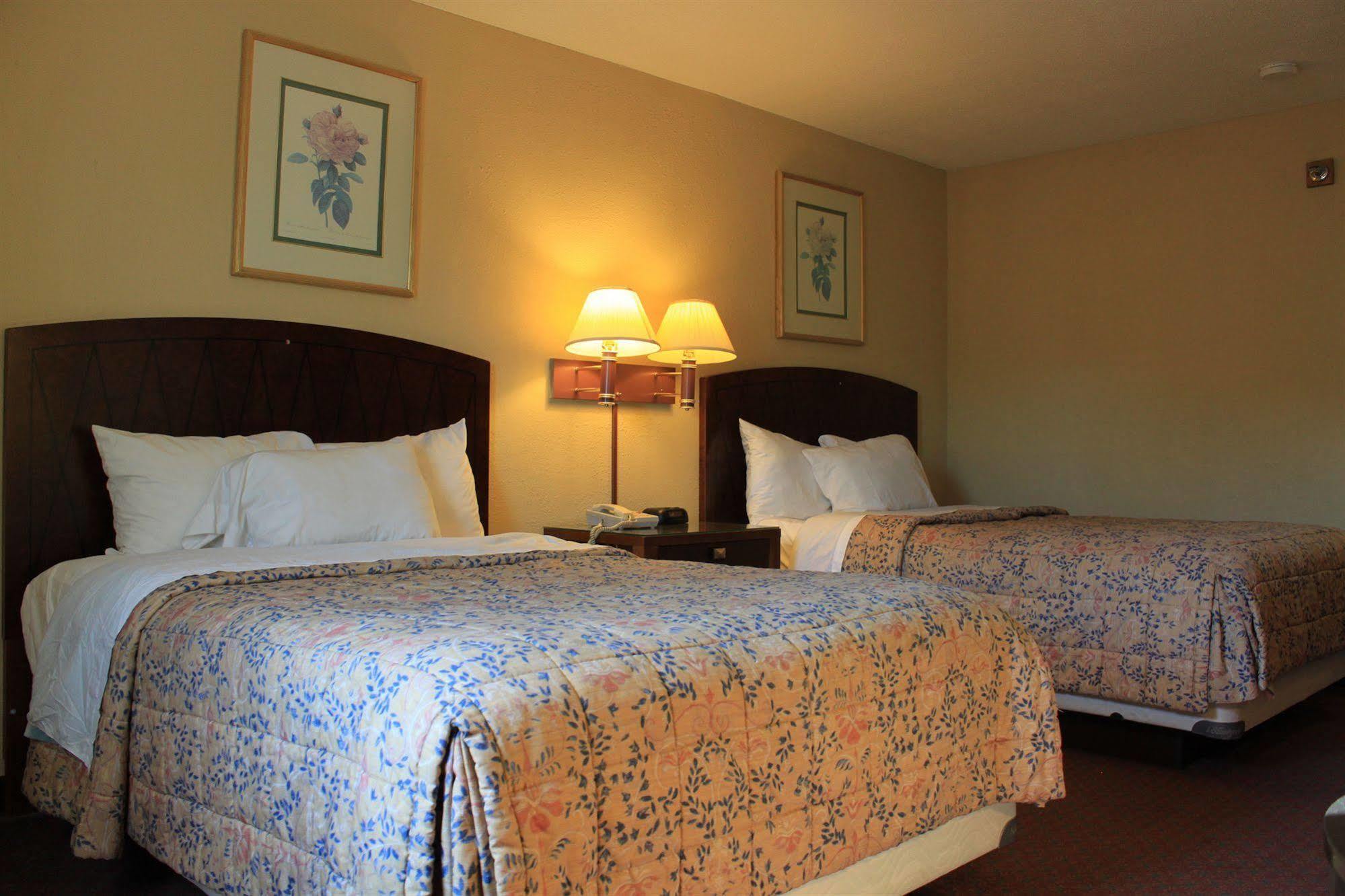 Motel Whalers And